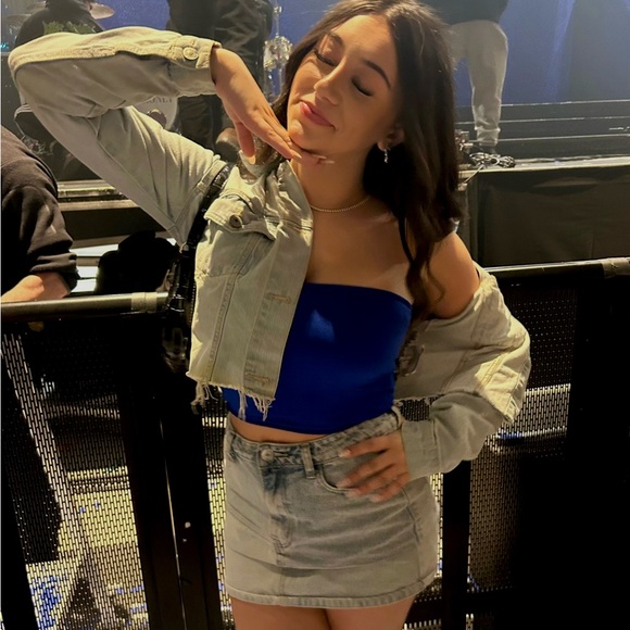 Meet your Posher, Claudia - Picture 2 of 5